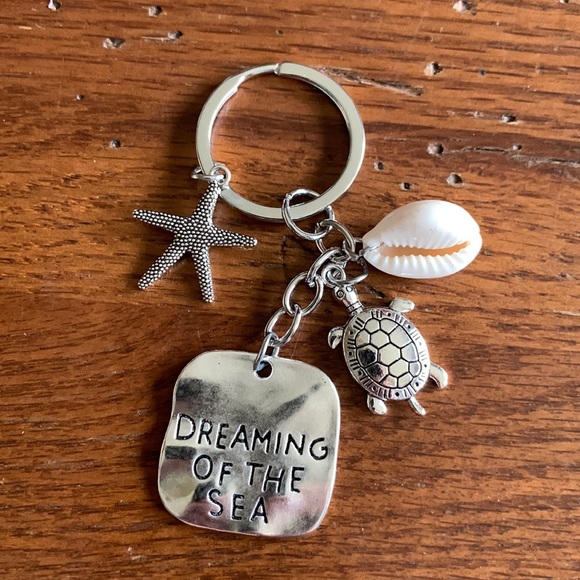 Dreaming of the Sea Keychain - sea turtle starfish and shell - Picture 4 of 4